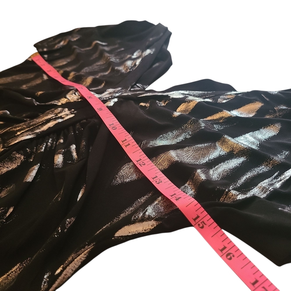 Daytrip by Buckle Metallic Silver Ruched V-Neck Top Women’s Small - Picture 9 of 10